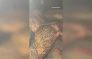 Morena tatuada do OnlyFans entrega o cuzinho guloso