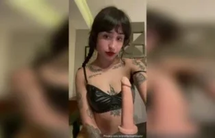 Martina Oliveira se divertindo com seu brinquedo favorito