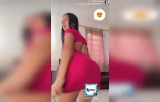 Japa Rocha exibe seu rabão deslumbrante sem roupa