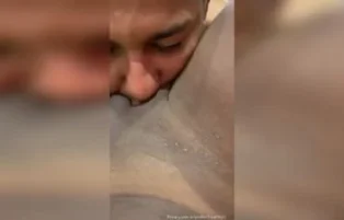 Daiane Oliveira exibindo a buceta molhada enquanto recebe lambida deliciosa do marido