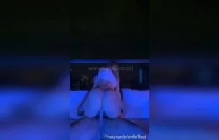 Leticia Reed cavalgando com tesão no pau do cara