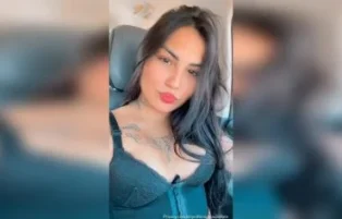 Novinha deliciosa se masturba e geme de prazer em vídeo caseiro