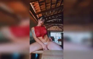 Bruna Felicio se masturbando de dedos na buceta