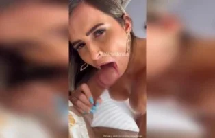 Aline Limas chupa rola com boca carnuda
