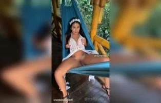 Steffy Moreno pelada mostrando a buceta