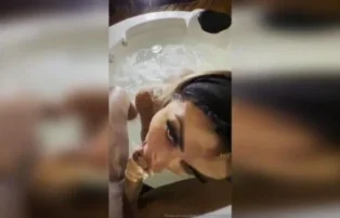 Cris Galêra chupando pau com tesão
